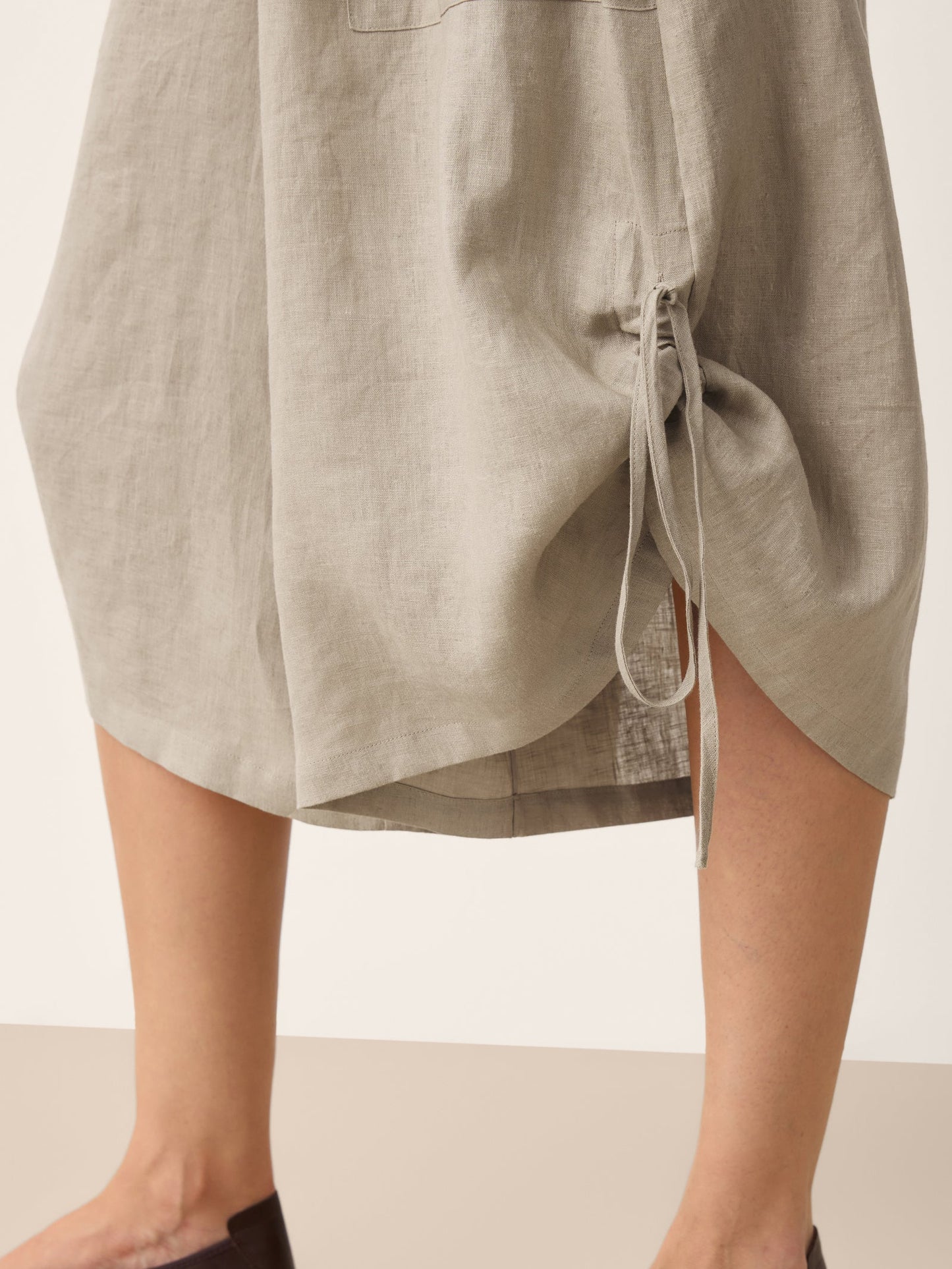 Pantalón de 100% lino con cordón en el dobladillo y cintura elástica con globo CALANTHE
