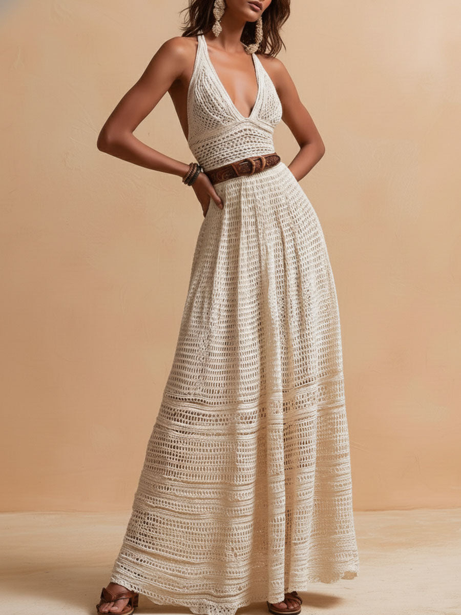 Vestido maxi de crochet de estilo bohemio en marfil con cuello halter y cinturón en la cintura