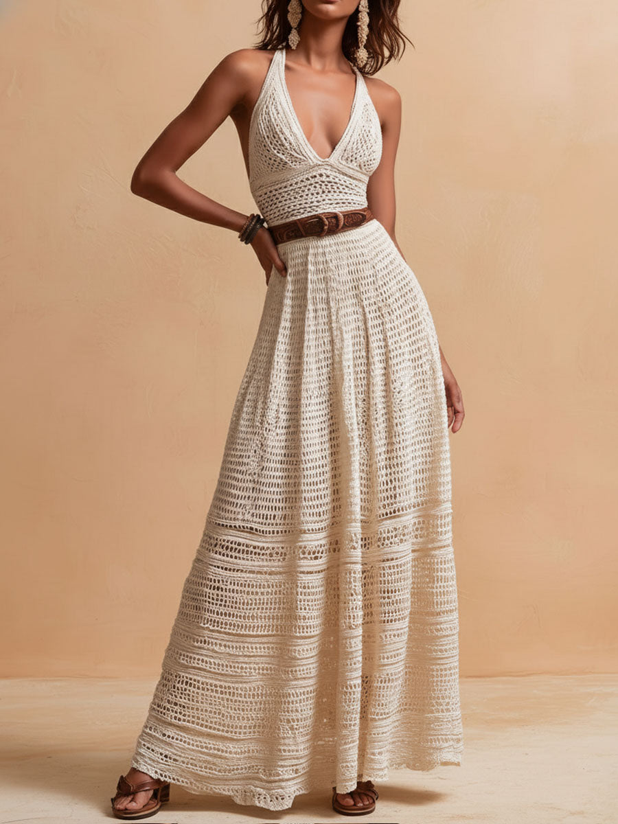 Vestido maxi de crochet de estilo bohemio en marfil con cuello halter y cinturón en la cintura