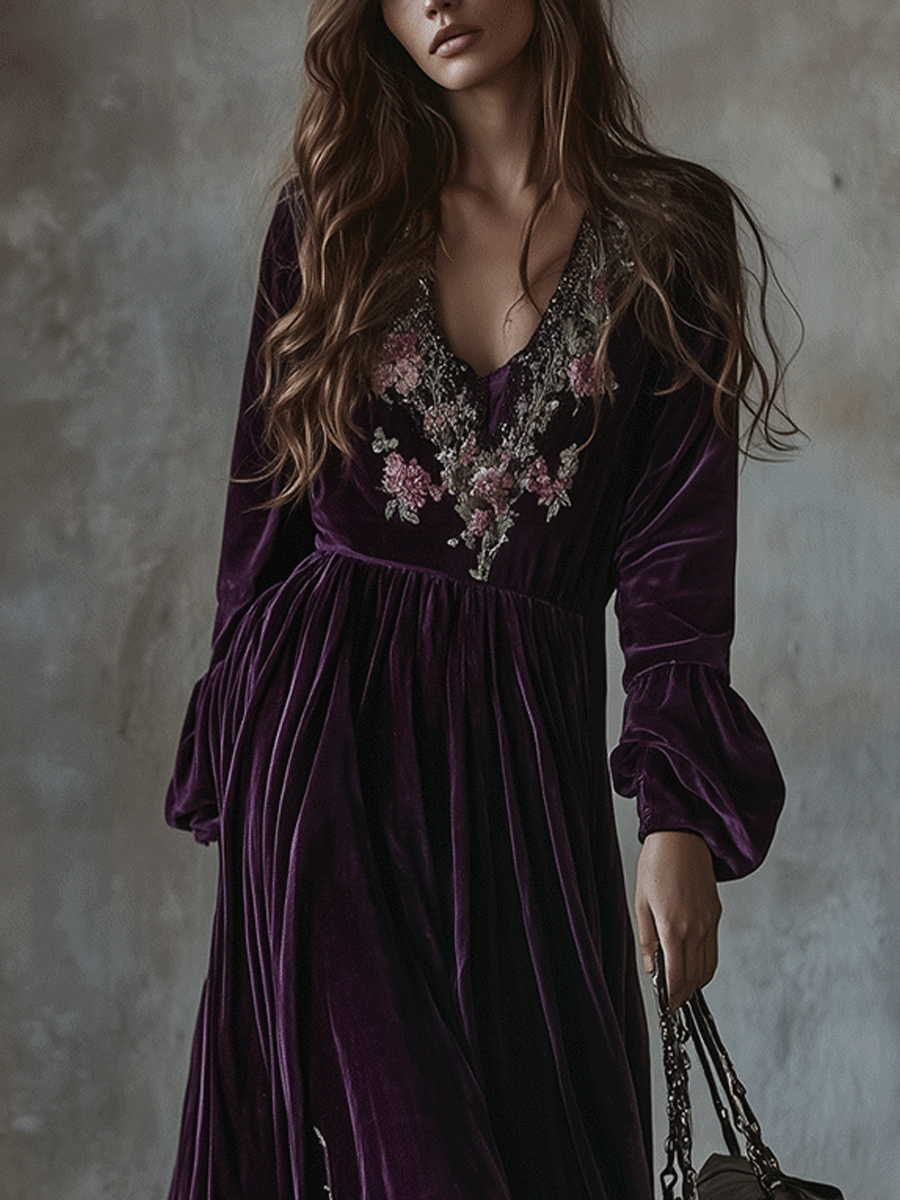Vestido maxi de terciopelo bordado con motivos florales vintage