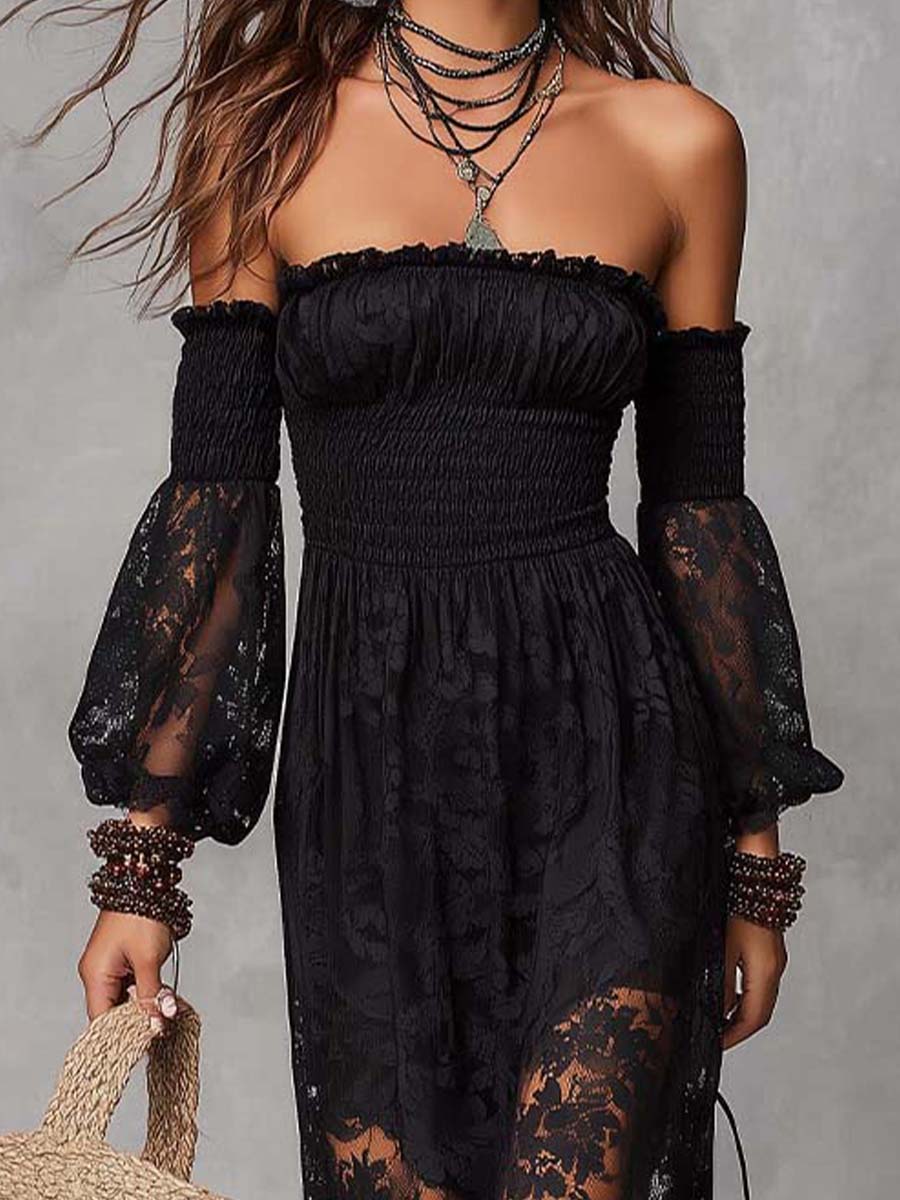 Vestido maxi negro de encaje con fruncido y hombros al descubierto