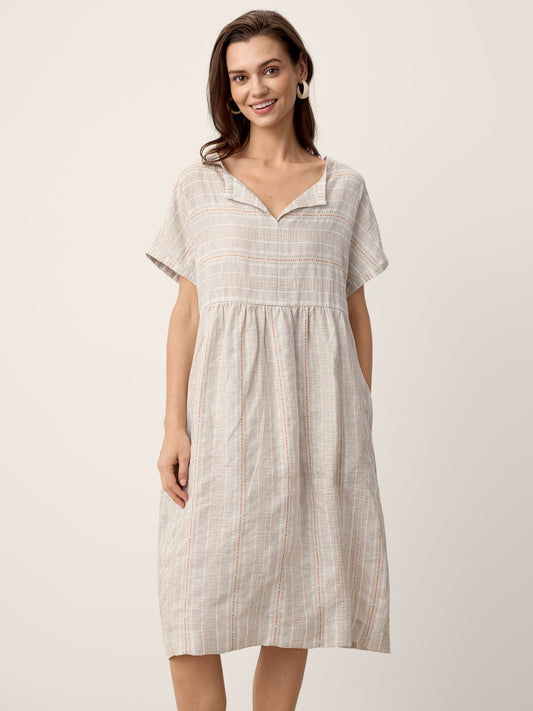 Vestido midi de lino fruncido con dobladillo y cuello partido SYDNEY